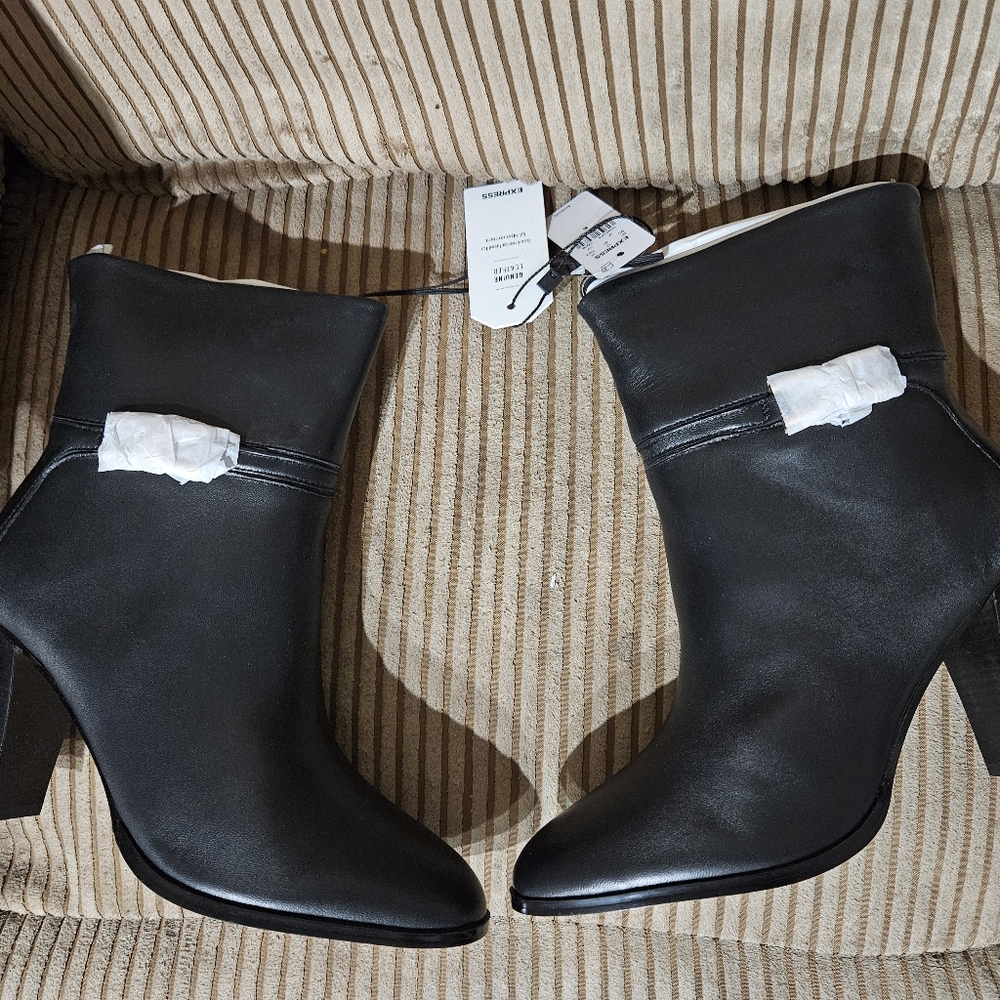 Express Booties size 10 - Picture 9 of 11